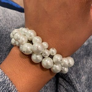 New w/tag White House black market pearl bracelet